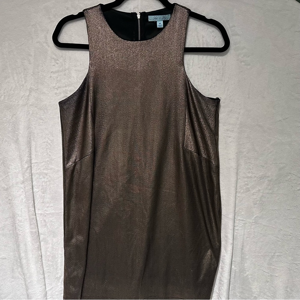 She + Sky Dress Women’s Medium Gold Cocktail Dress Metallic Sleeveless Shimmer M